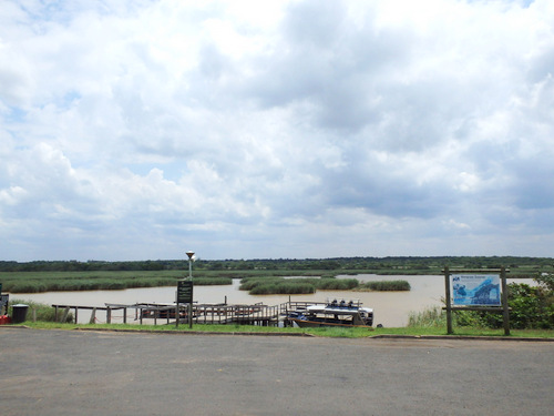 tourist boats have already off-loaded, re-boarded, and are away.